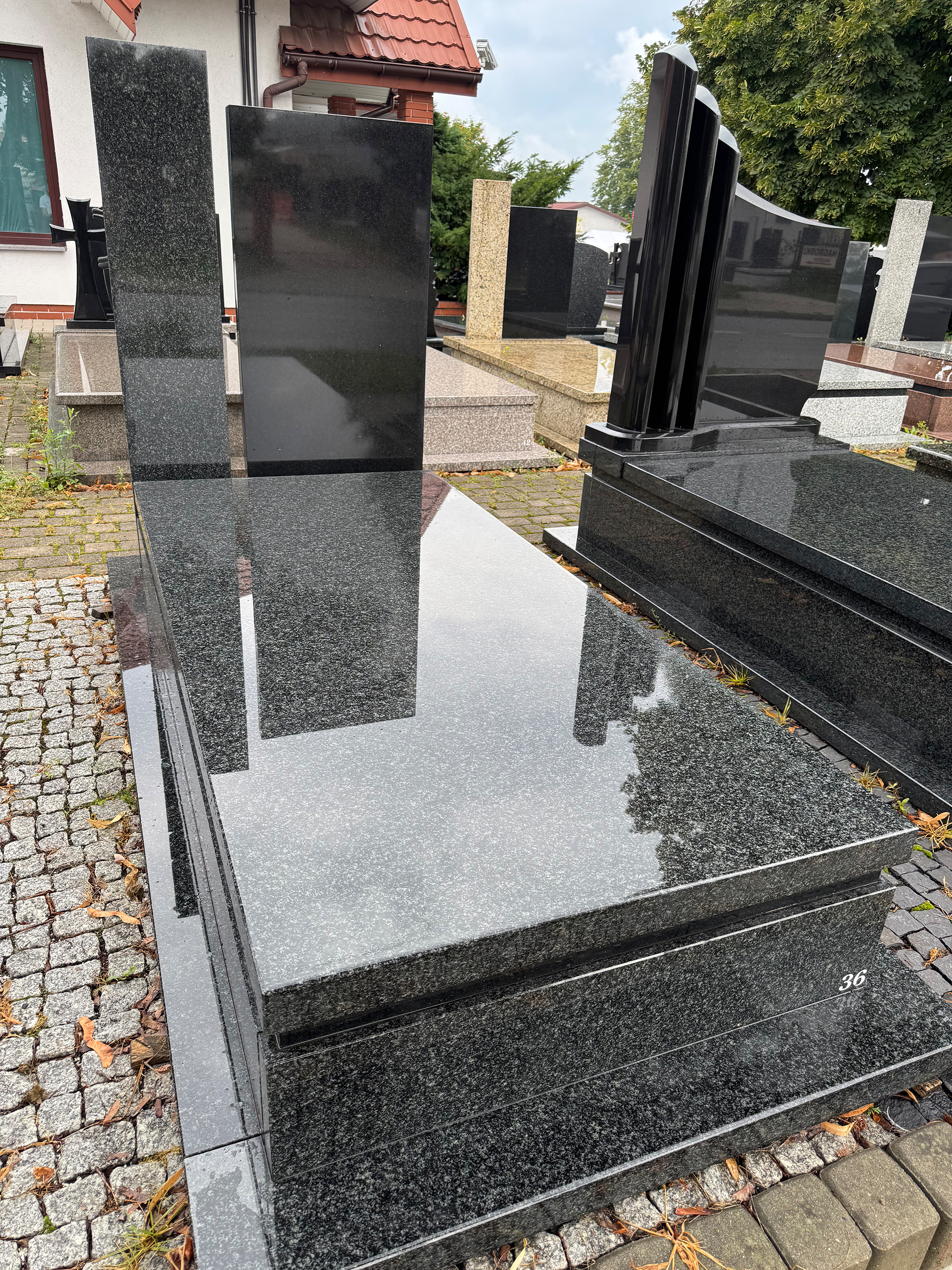 Nagrobek granitowy AUREN – nagrobek 10