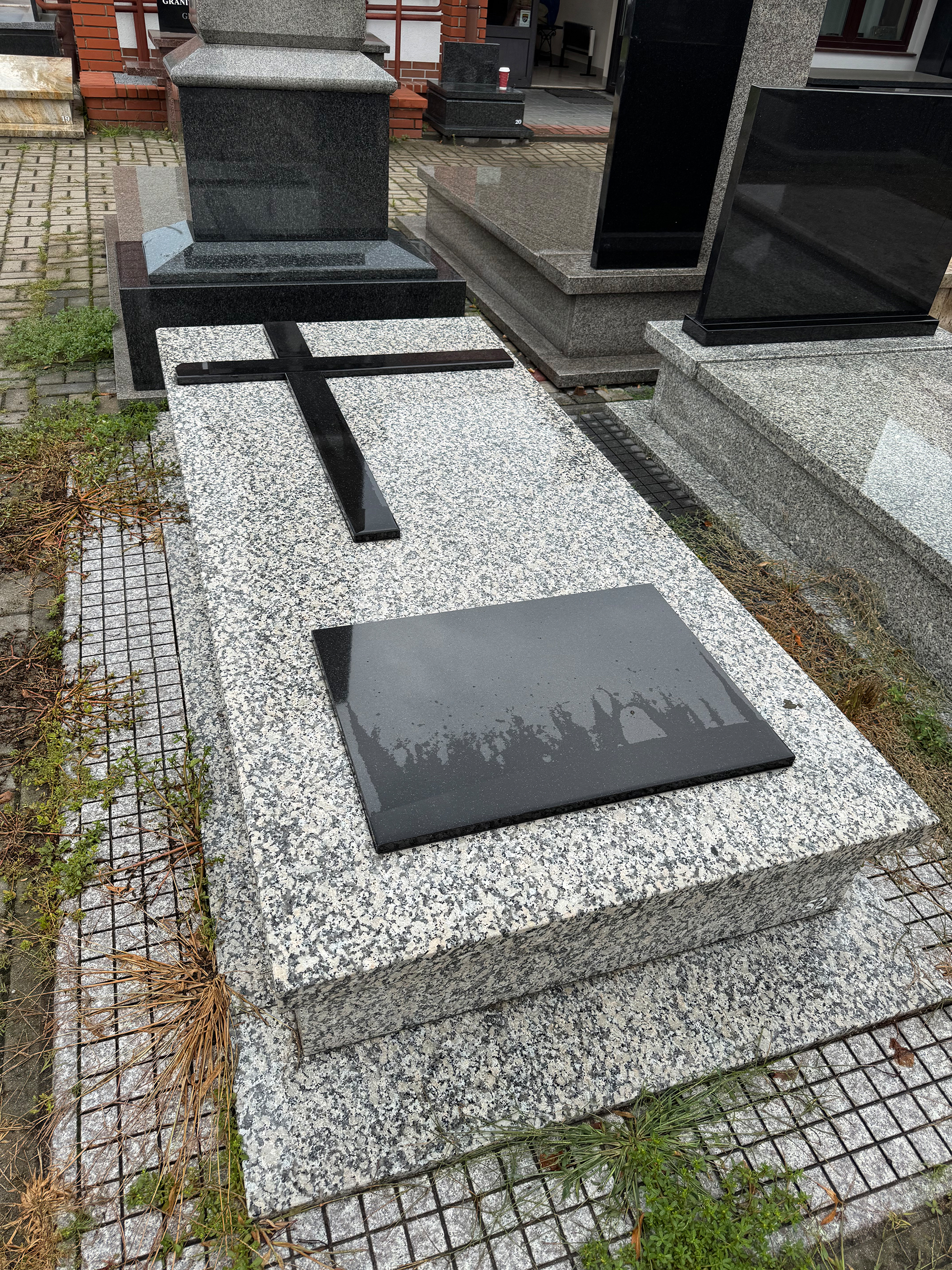 Nagrobek granitowy AUREN – nagrobek 13