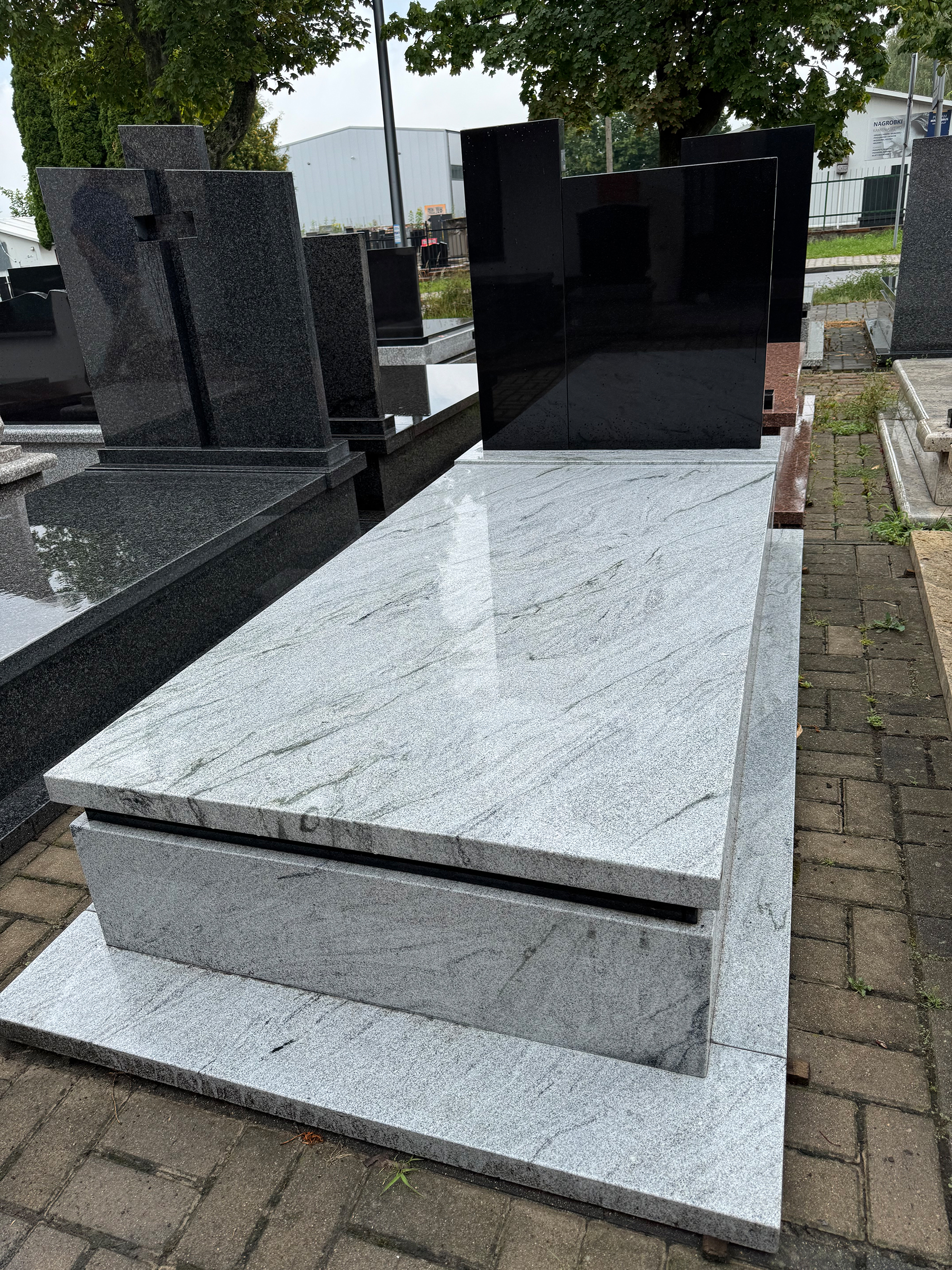 Nagrobek granitowy AUREN – nagrobek 2