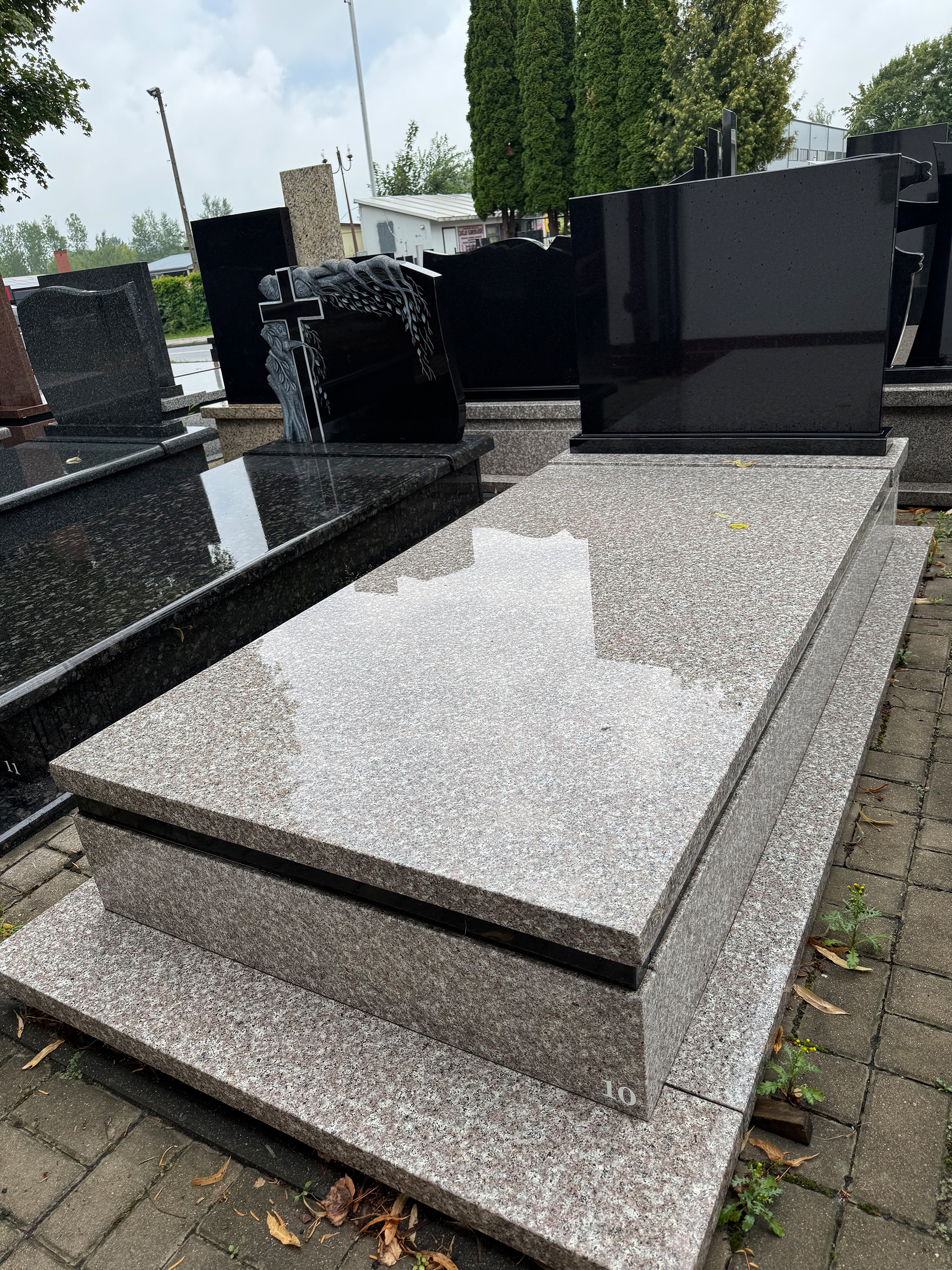 Nagrobek granitowy AUREN – nagrobek 5