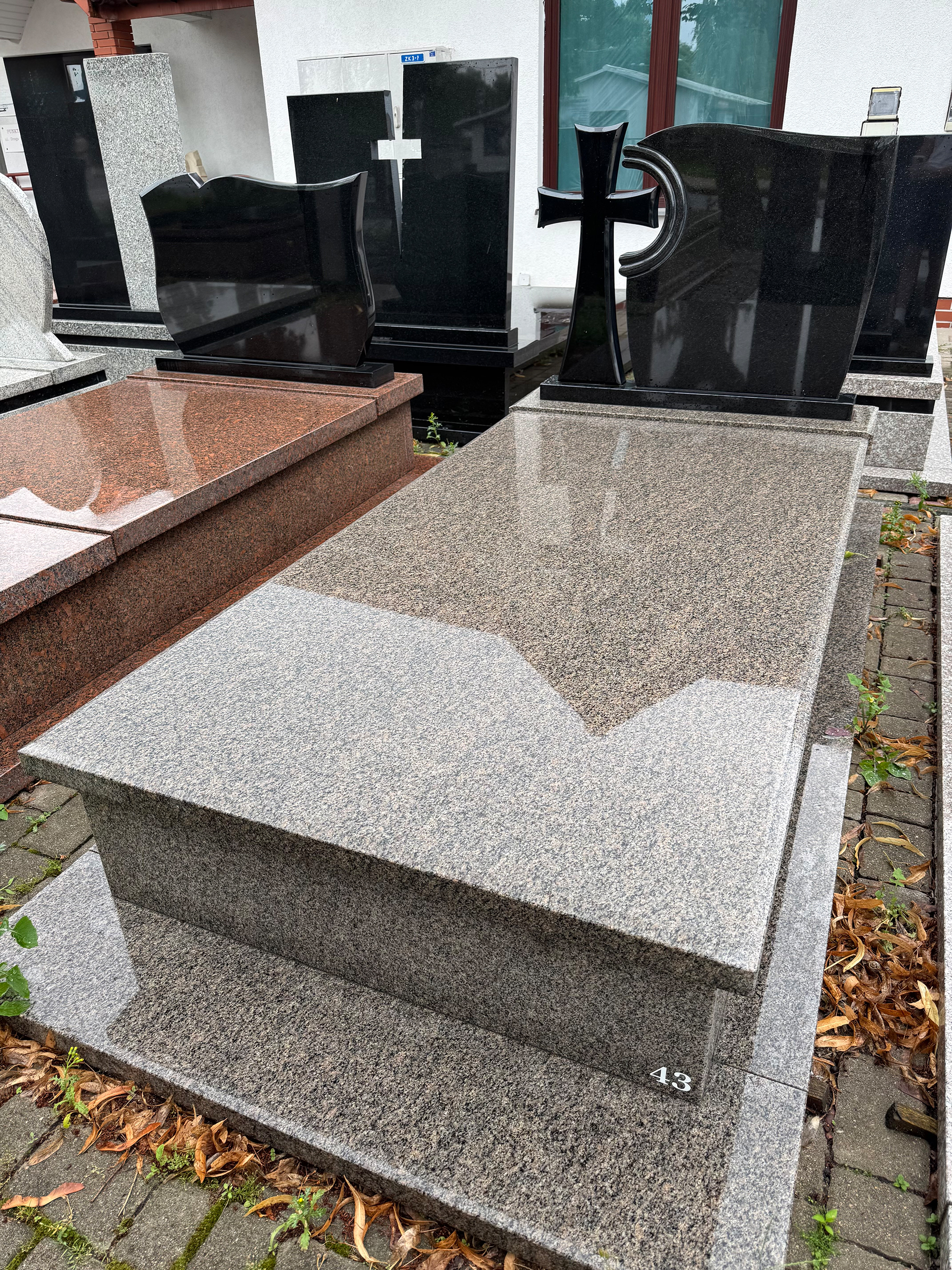 Nagrobek granitowy AUREN – nagrobek 7