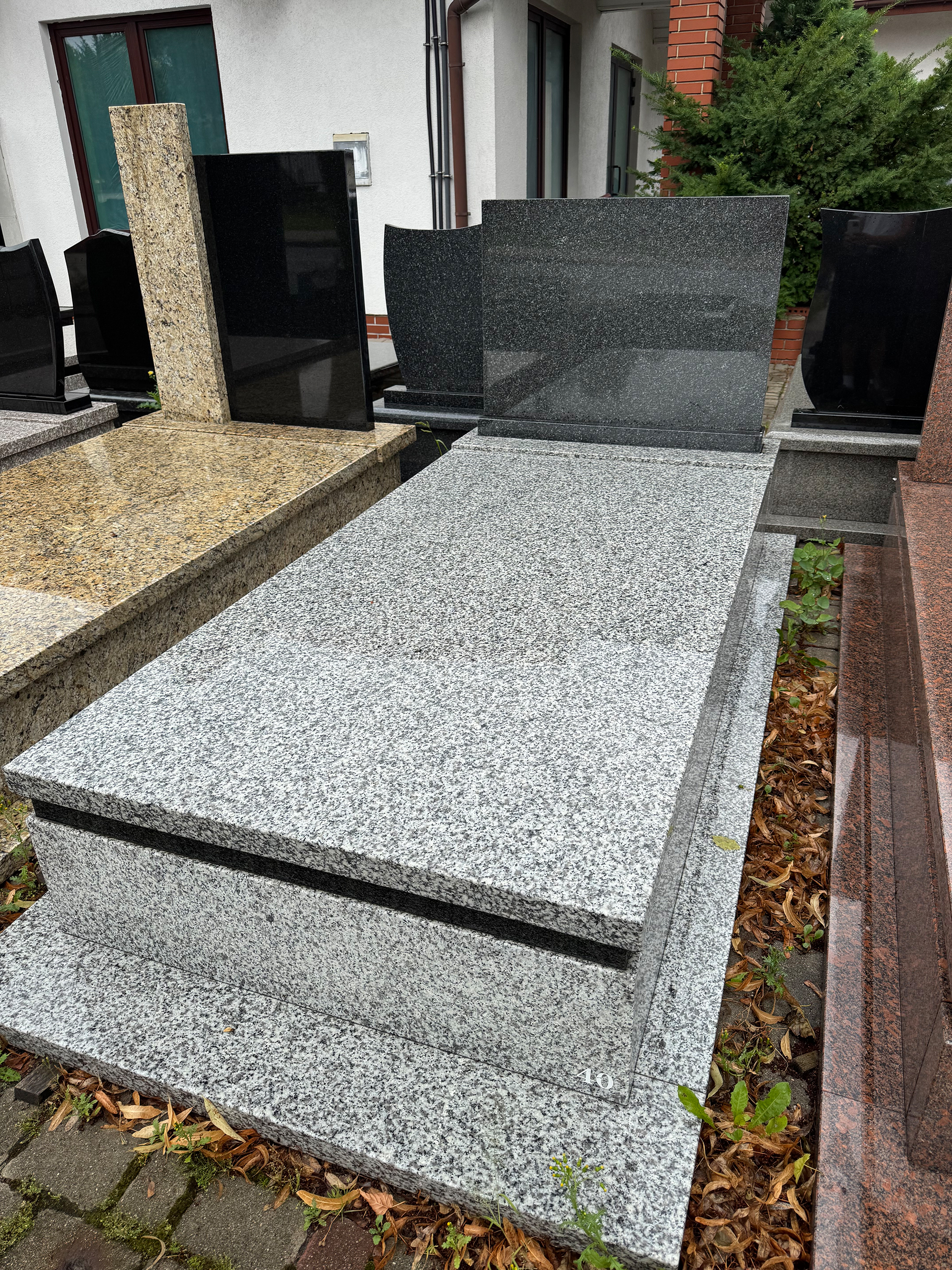Nagrobek granitowy AUREN – nagrobek 8